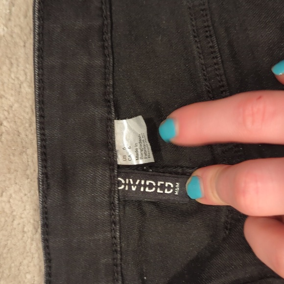 Black jean shorts - Picture 2 of 3